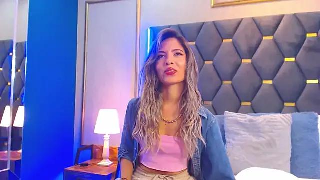 Discover our girls online shows and discover the company of countless livestreamers, with stunning shapes, sex toys and more.