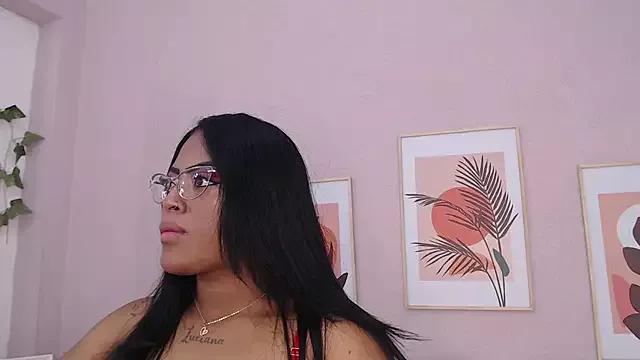 Discover our girls online shows and discover the company of countless livestreamers, with stunning shapes, sex toys and more.