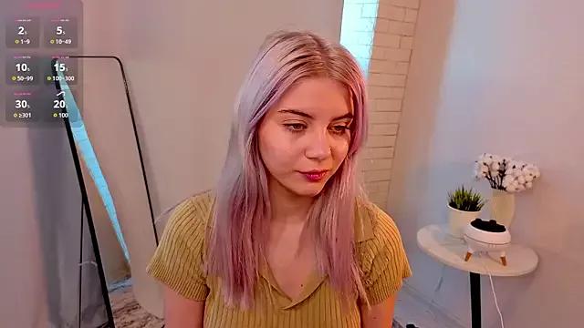 Discover our girls online shows and discover the company of countless livestreamers, with stunning shapes, sex toys and more.