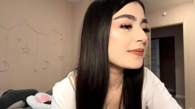 Discover our girls online shows and discover the company of countless livestreamers, with stunning shapes, sex toys and more.