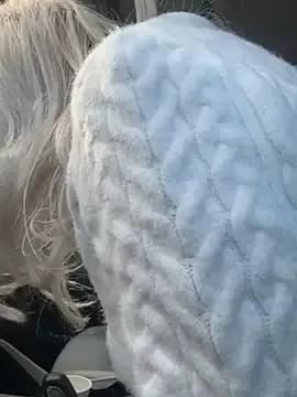 blondegirlx from StripChat is Freechat