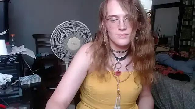 BlondeyMiyMiy from StripChat is Freechat