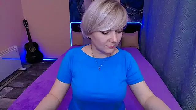 BlondPearl from StripChat is Freechat