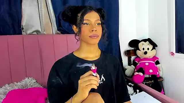 bloom444 from StripChat