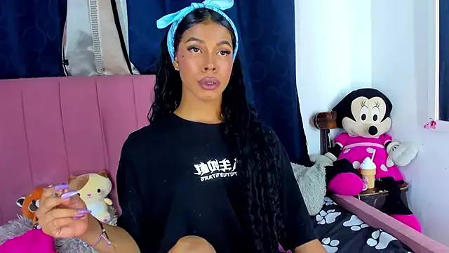 bloom444 from StripChat