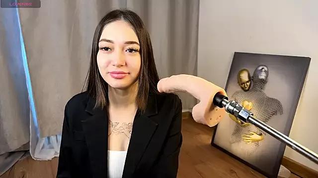 Discover our girls online shows and discover the company of countless livestreamers, with stunning shapes, sex toys and more.