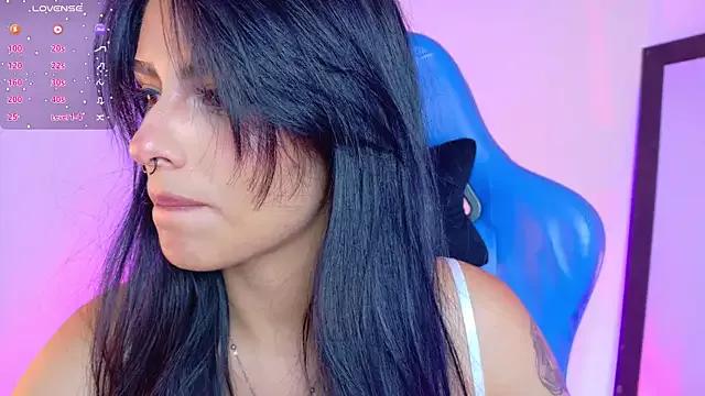 Discover our girls online shows and discover the company of countless livestreamers, with stunning shapes, sex toys and more.