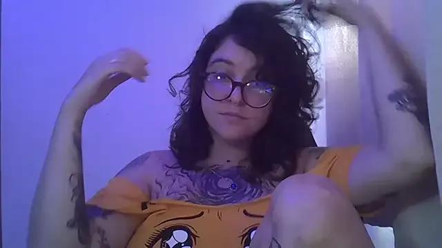 Discover our girls online shows and discover the company of countless livestreamers, with stunning shapes, sex toys and more.