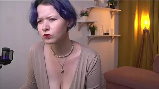 Discover our girls online shows and discover the company of countless livestreamers, with stunning shapes, sex toys and more.