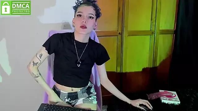 Discover our girls online shows and discover the company of countless livestreamers, with stunning shapes, sex toys and more.