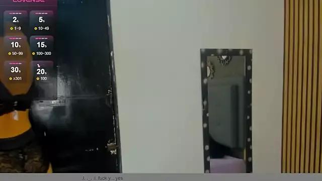 blueeskhy from StripChat is Freechat