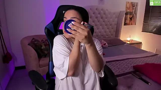 Bluepaula from StripChat is Freechat