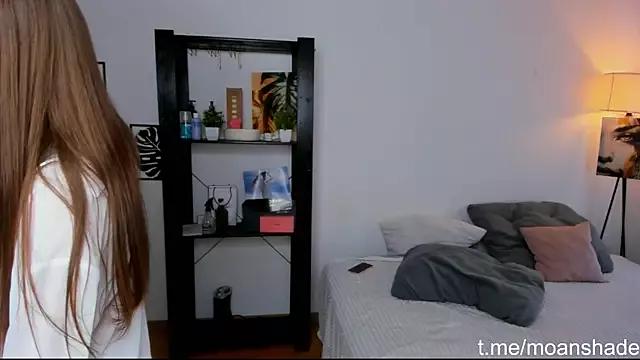 Discover our girls online shows and discover the company of countless livestreamers, with stunning shapes, sex toys and more.
