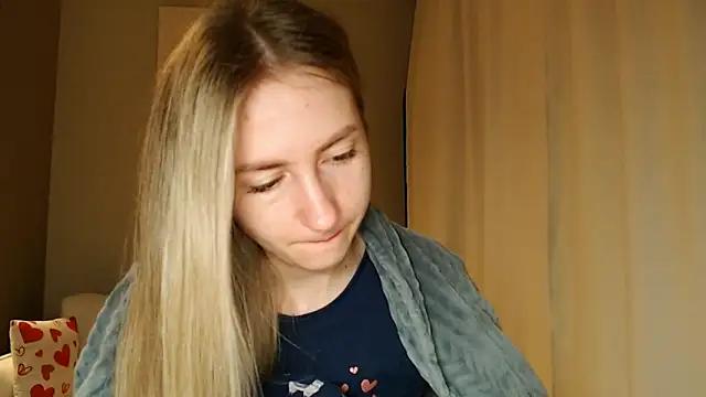 Discover our girls online shows and discover the company of countless livestreamers, with stunning shapes, sex toys and more.