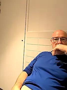 bogland33 from StripChat is Freechat