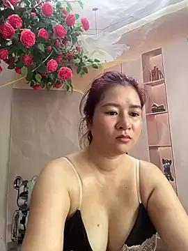 Discover our girls online shows and discover the company of countless livestreamers, with stunning shapes, sex toys and more.