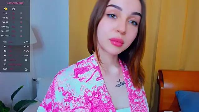 Discover our girls online shows and discover the company of countless livestreamers, with stunning shapes, sex toys and more.