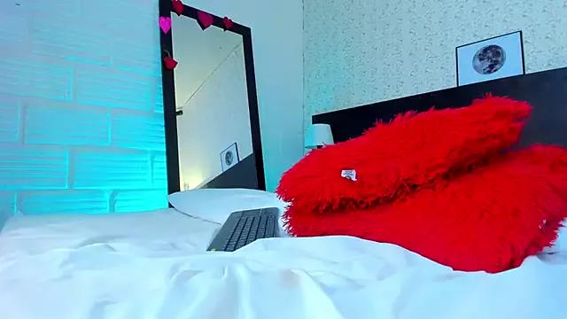 Discover our girls online shows and discover the company of countless livestreamers, with stunning shapes, sex toys and more.