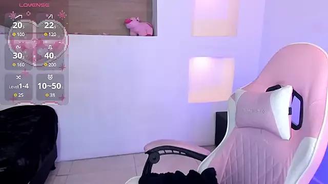 Discover our girls online shows and discover the company of countless livestreamers, with stunning shapes, sex toys and more.