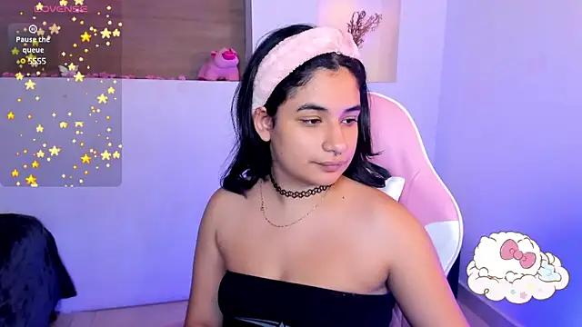 Discover our girls online shows and discover the company of countless livestreamers, with stunning shapes, sex toys and more.