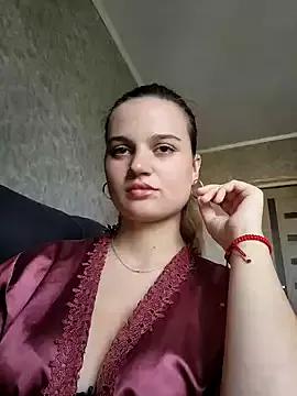 Discover our girls online shows and discover the company of countless livestreamers, with stunning shapes, sex toys and more.