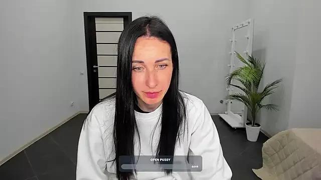 Discover our girls online shows and discover the company of countless livestreamers, with stunning shapes, sex toys and more.