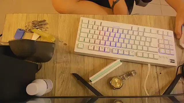 Discover our girls online shows and discover the company of countless livestreamers, with stunning shapes, sex toys and more.