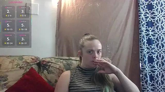 Discover our girls online shows and discover the company of countless livestreamers, with stunning shapes, sex toys and more.