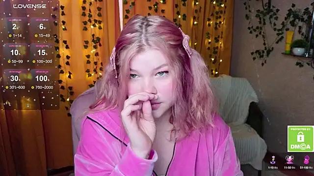 Discover our girls online shows and discover the company of countless livestreamers, with stunning shapes, sex toys and more.