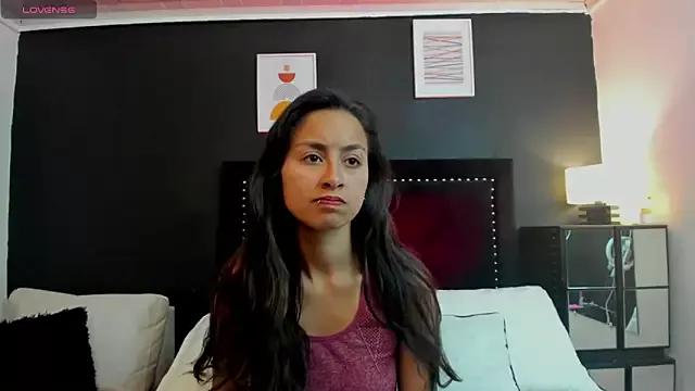 Discover our girls online shows and discover the company of countless livestreamers, with stunning shapes, sex toys and more.
