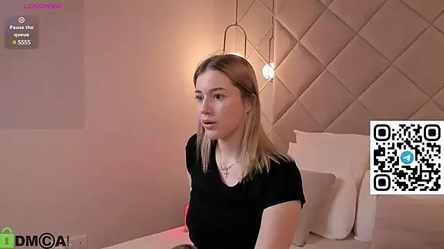 Discover our girls online shows and discover the company of countless livestreamers, with stunning shapes, sex toys and more.