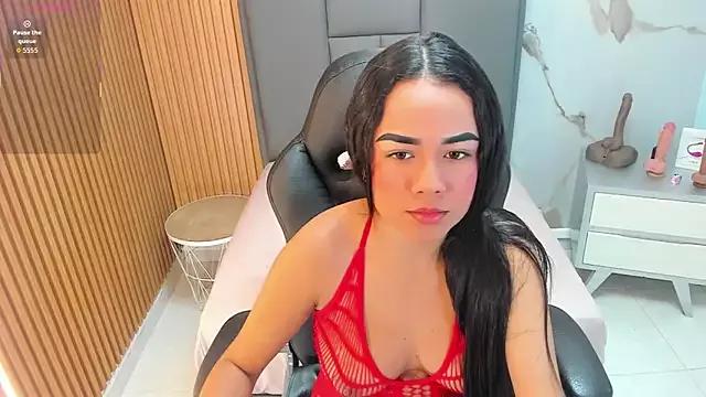 Discover our girls online shows and discover the company of countless livestreamers, with stunning shapes, sex toys and more.