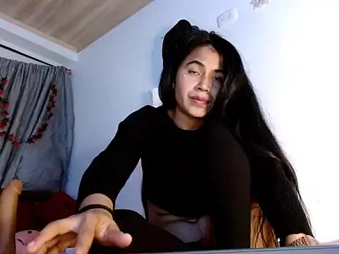 Discover our girls online shows and discover the company of countless livestreamers, with stunning shapes, sex toys and more.