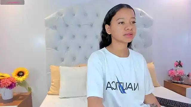 Discover our girls online shows and discover the company of countless livestreamers, with stunning shapes, sex toys and more.