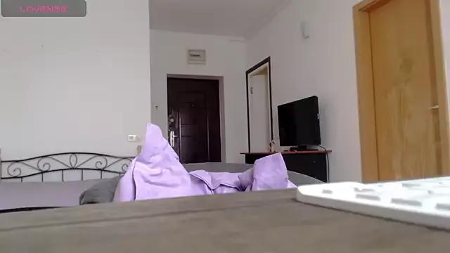 BritneyDivine from StripChat is Freechat