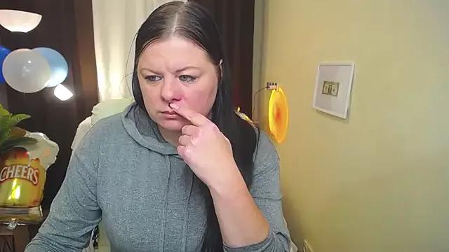 Discover our girls online shows and discover the company of countless livestreamers, with stunning shapes, sex toys and more.