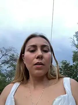 Discover our girls online shows and discover the company of countless livestreamers, with stunning shapes, sex toys and more.