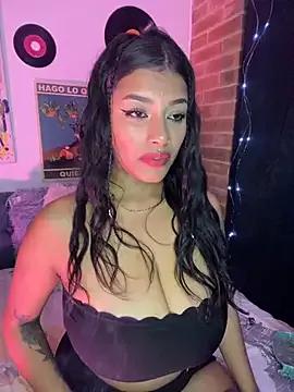 Discover our girls online shows and discover the company of countless livestreamers, with stunning shapes, sex toys and more.