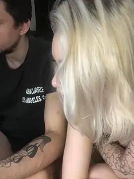Discover our girls online shows and discover the company of countless livestreamers, with stunning shapes, sex toys and more.