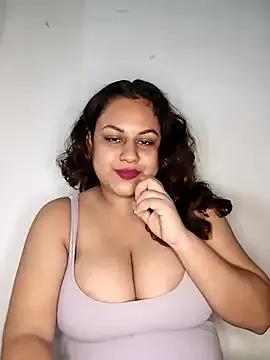 bumblebeegirl from StripChat
