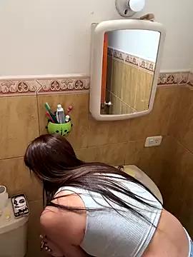 Discover our girls online shows and discover the company of countless livestreamers, with stunning shapes, sex toys and more.