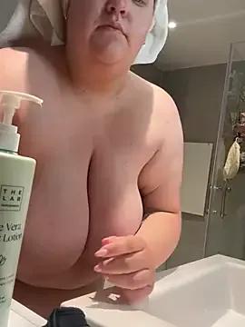 BunnyBusty from StripChat