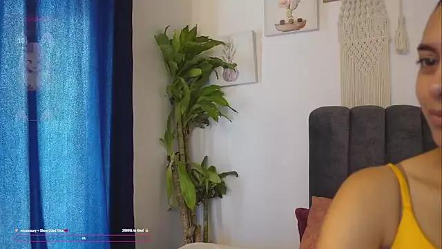 Discover our girls online shows and discover the company of countless livestreamers, with stunning shapes, sex toys and more.