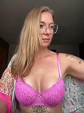 BunnyDiamond1 from StripChat