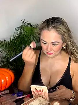 BunnyGlow50 from StripChat is Freechat