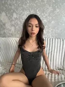 Discover our girls online shows and discover the company of countless livestreamers, with stunning shapes, sex toys and more.
