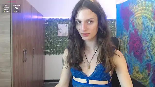 Discover our girls online shows and discover the company of countless livestreamers, with stunning shapes, sex toys and more.