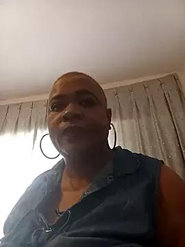 BUSTY_QUEEEN webcams show profile image 