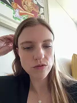 Discover our girls online shows and discover the company of countless livestreamers, with stunning shapes, sex toys and more.