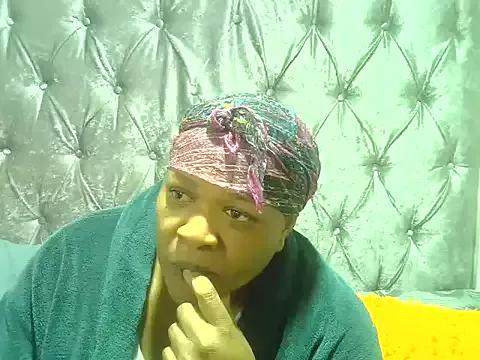 BustyQueenBBBw from StripChat is Freechat